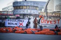 Global Divestment Day Berlin 2015 / Foto: Creative Common License https://www.flickr.com/photos/350org/16342364217/in/album-72157650748983046/
